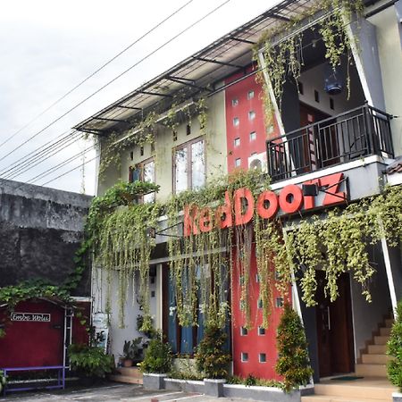 เรดดอร์ซ เนียร์ ฮาร์โตโนมอลล์ Hotel Kejayan ภายนอก รูปภาพ