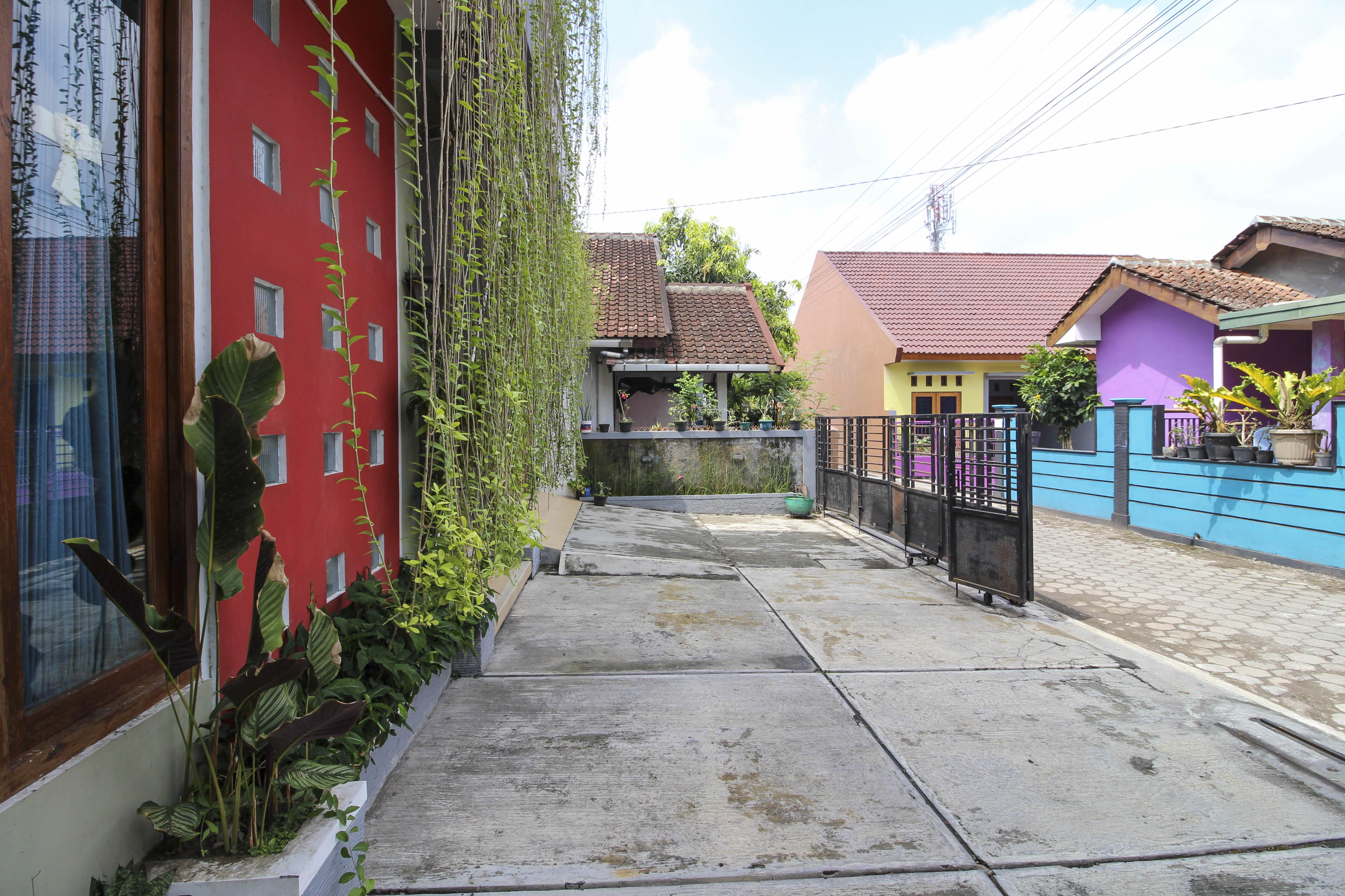 เรดดอร์ซ เนียร์ ฮาร์โตโนมอลล์ Hotel Kejayan ภายนอก รูปภาพ